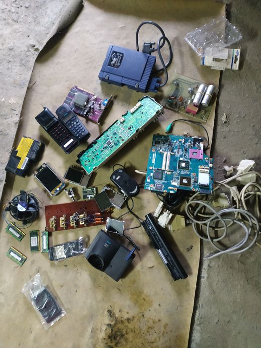 Електронні плати і інше