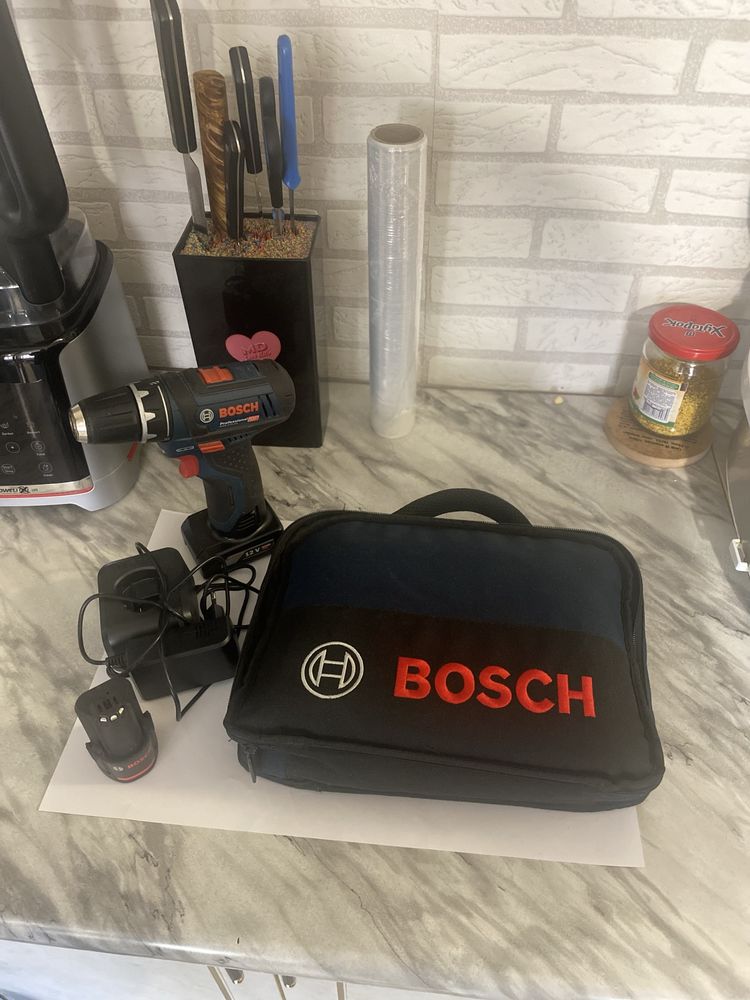 Шуруповерт Bosch GSR 12 V-15 с 2 аккумуляторами