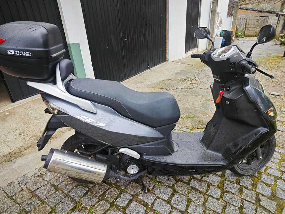 Scooter Daelim S1