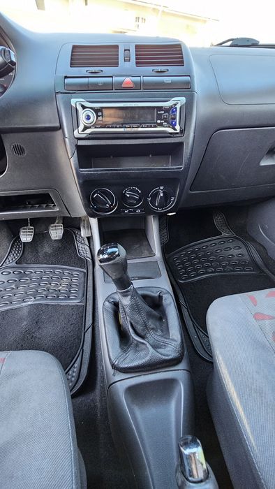 SEAT Cordoba 1.9 TDI
Ano: 1999
Cor: azul
Combustivel: Gasoleo
KM: 270