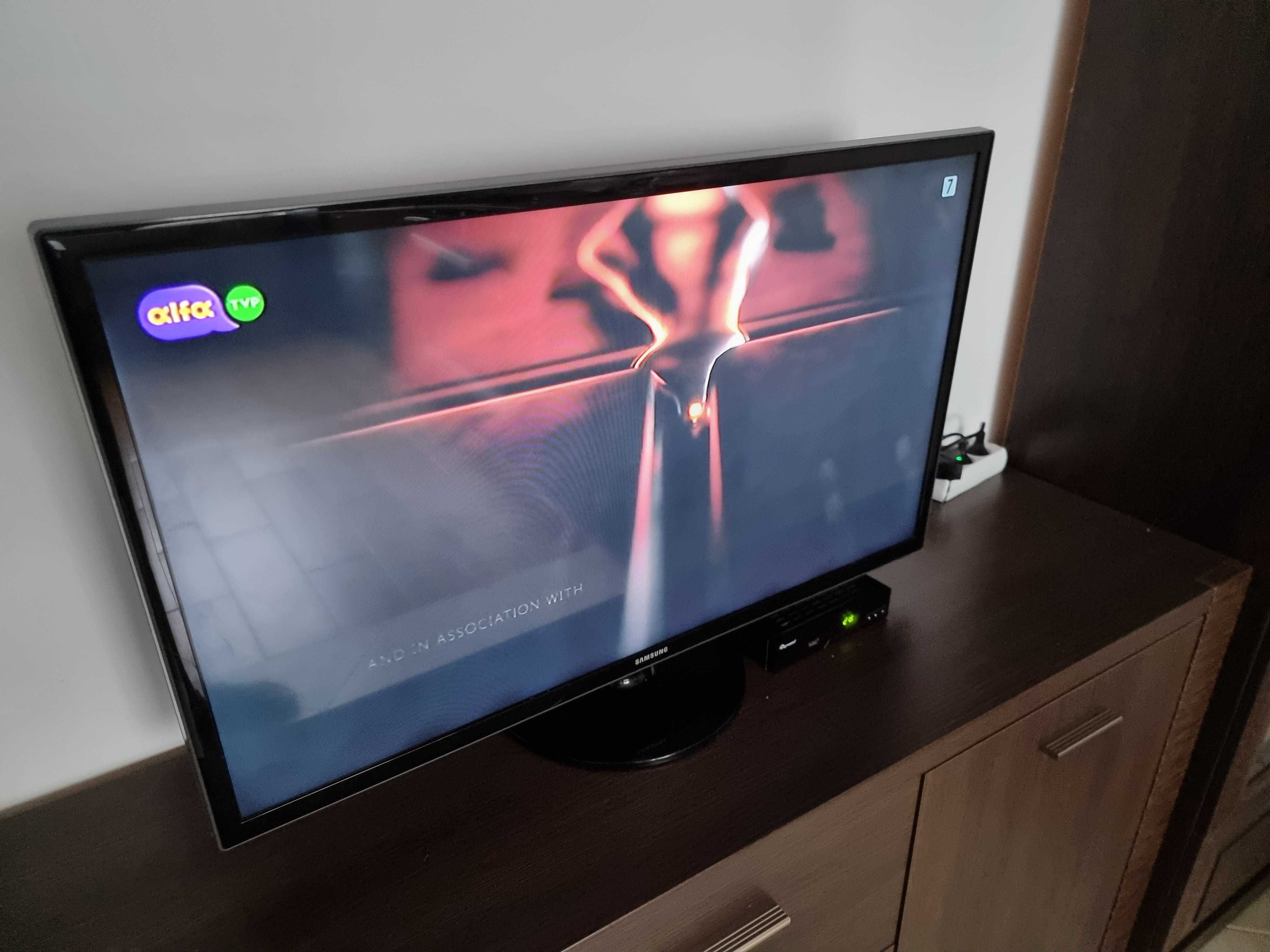 Sprzedam telewizor marki Samsung 32' wraz z dekoderem DVB-T2