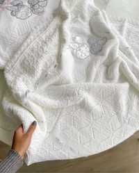 2 пледи білого кольору в ідеалі в подарунок подушка для новонароджених