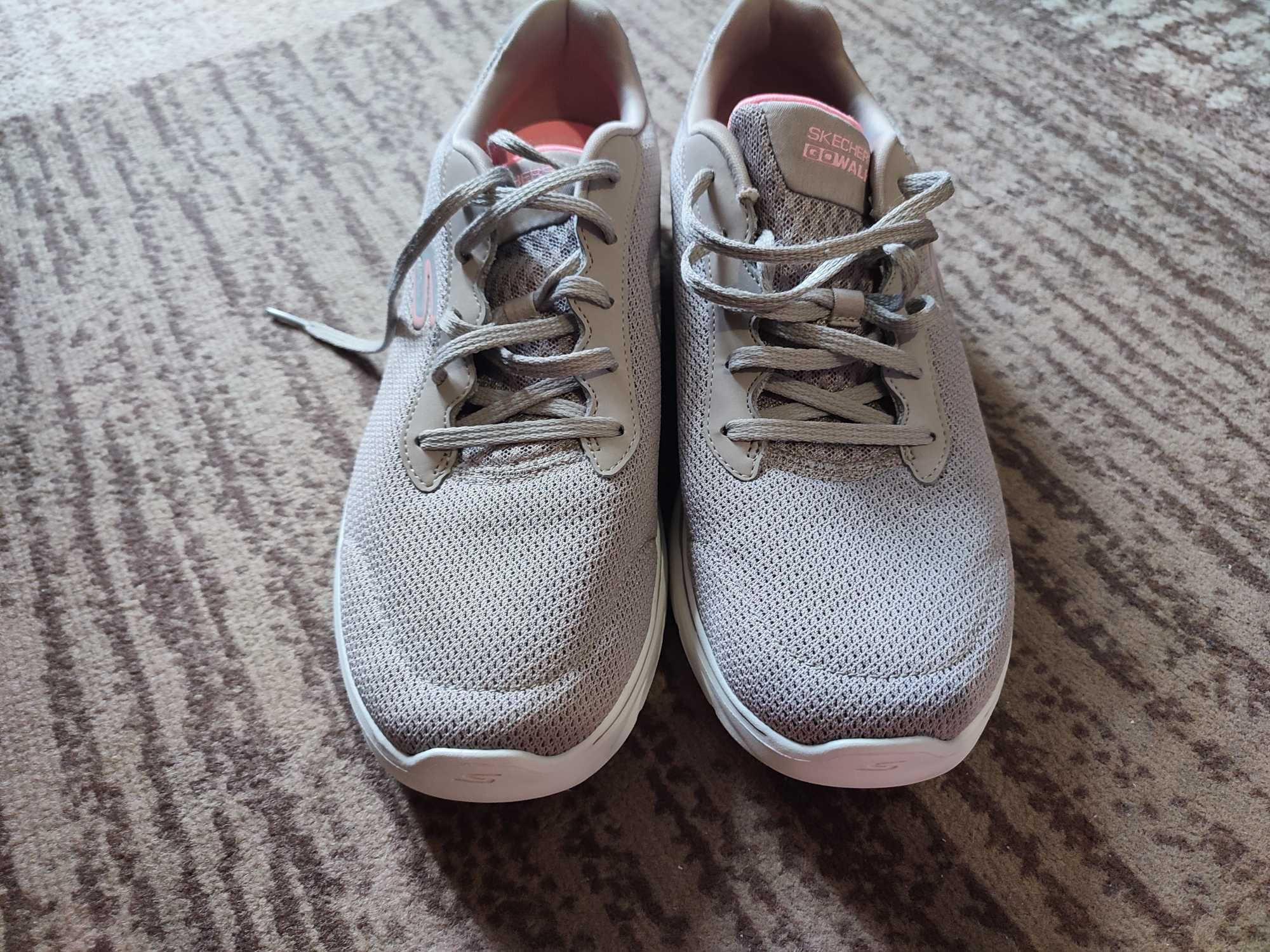 Продам кросівки Skechers нові