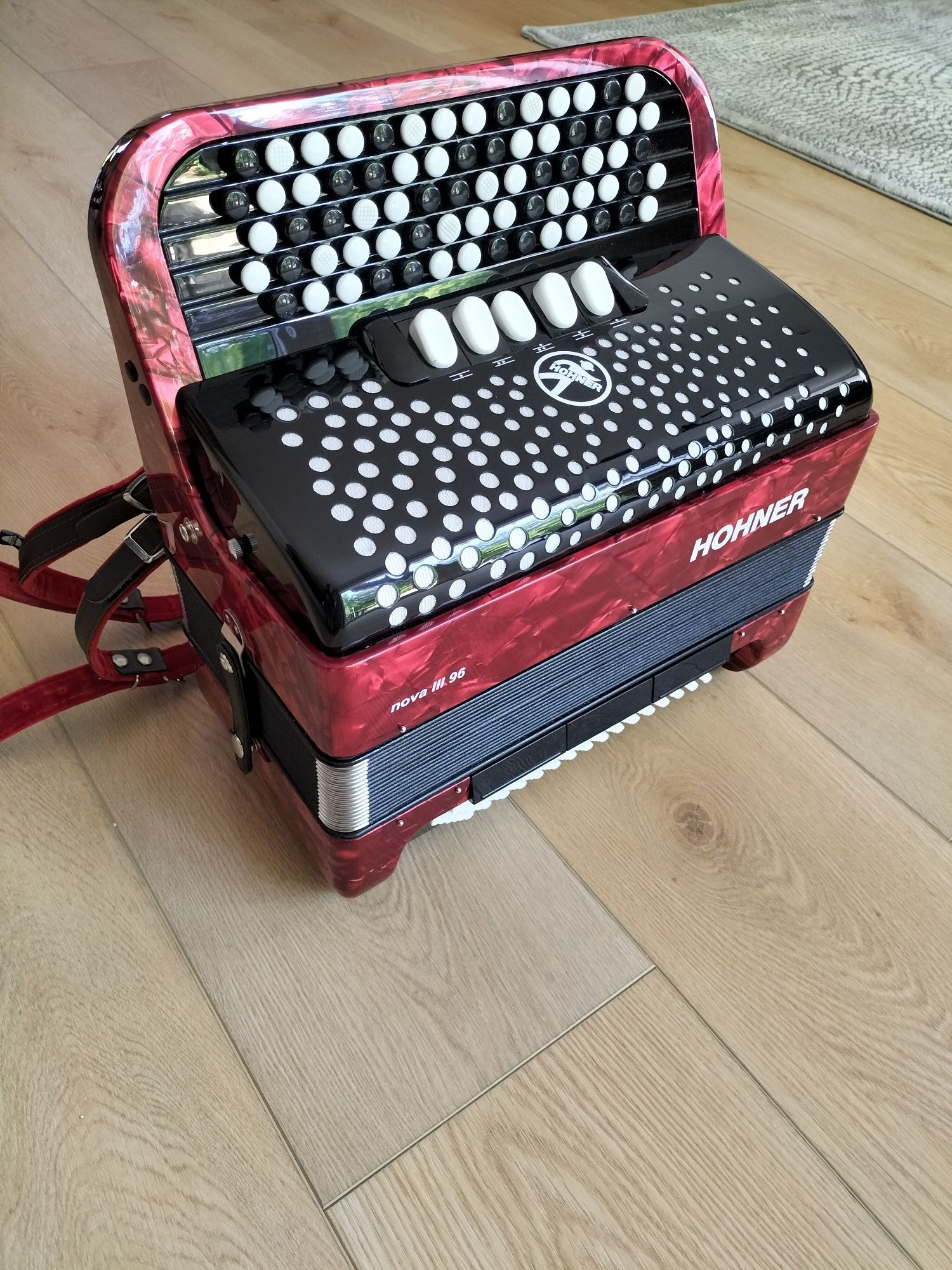 Akordeon Hohner NOVA III 96 basów 3 chóry,,gryf B po prostu NOWY !!!