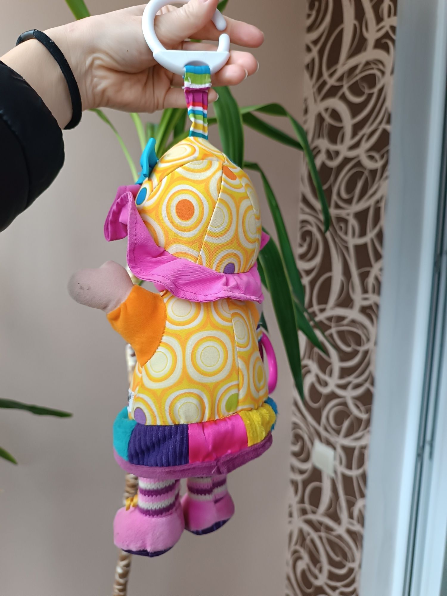 Лялька підвіска Lamaze