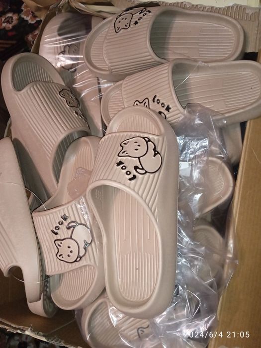 Шльопанці жіночі