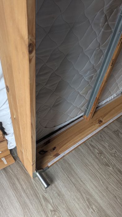 Cama de casal do IKEA