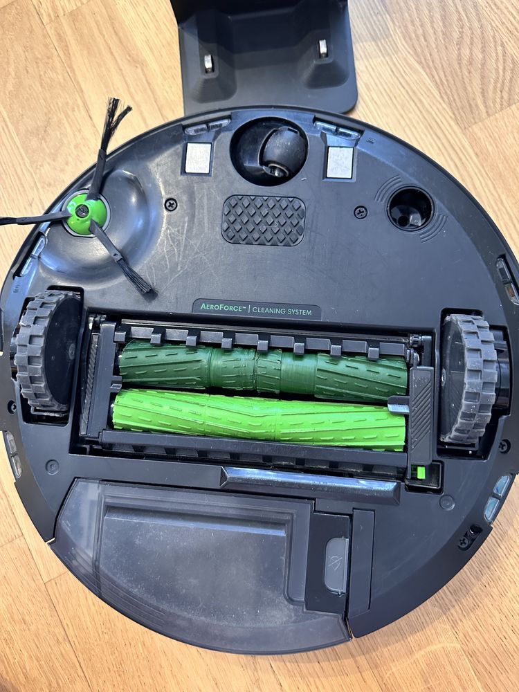 Робот пилосос Robot roomba j7