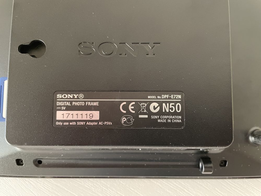 Sony Digital Photo Frame DPF-E72N