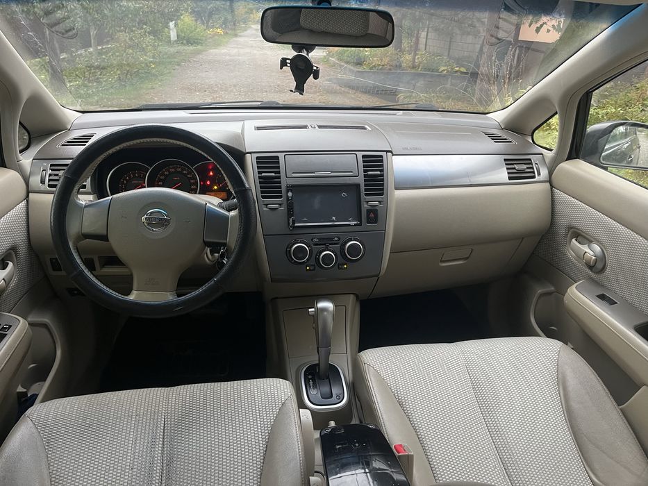 Nisan Tiida автомат 1.6