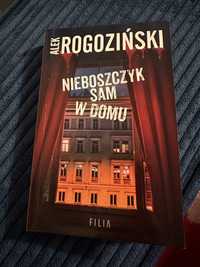 Nieboszczyk sam w domu rogoziński książka kieszonka