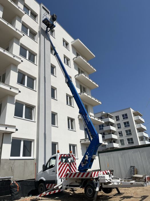 Usługa zwyżką Wynajem podnośnika koszowego - szeroki kosz!