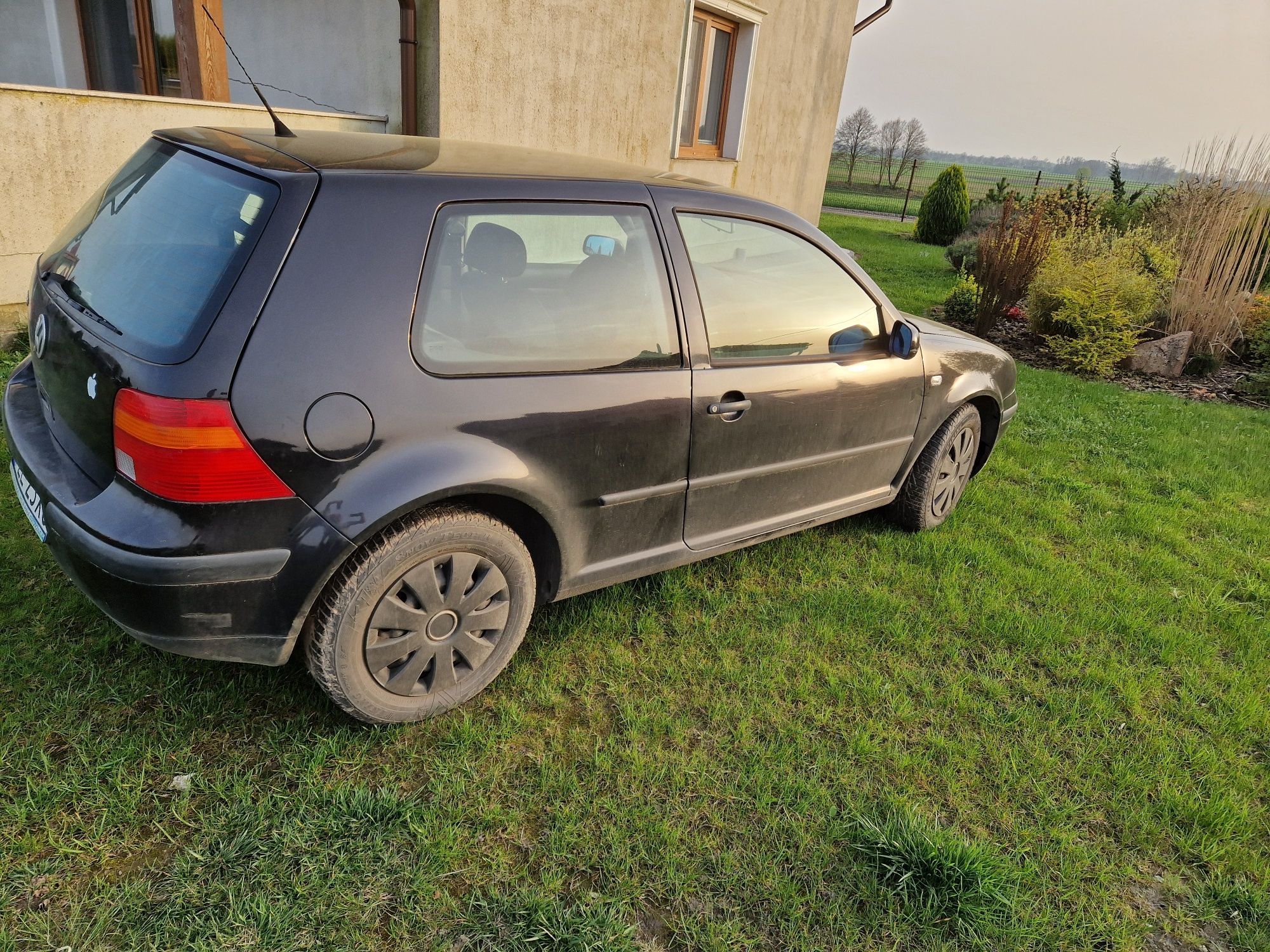 VW Golf 4 2001  Czarny