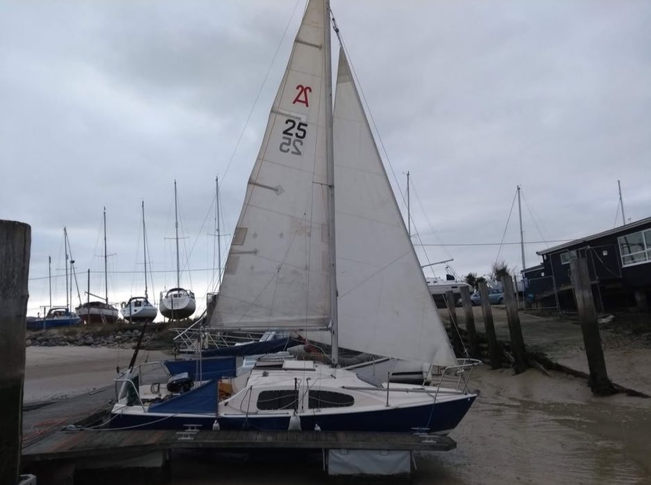 Yacht Żaglowy Mieczowy