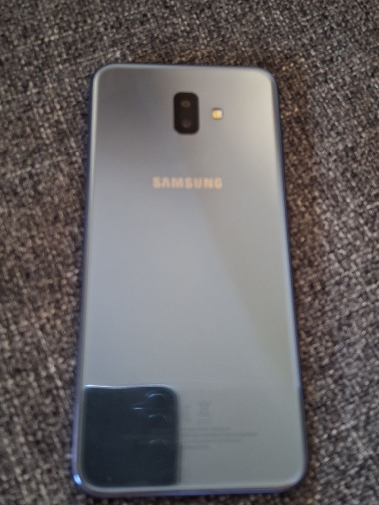 Samsung Galaxy J6 Plus. Ecrã de 6" como novo