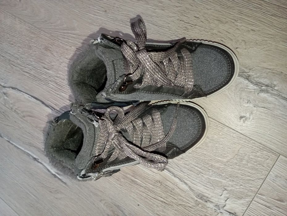 Nowe szaro-srebrne botki pepper 28