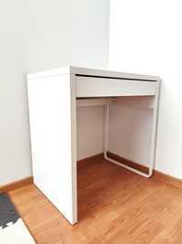 Białe biurko, toaletka Ikea micke