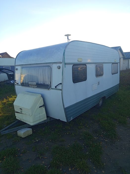 Przyczepa kempingowa kemping kamping domek garaż pawilon