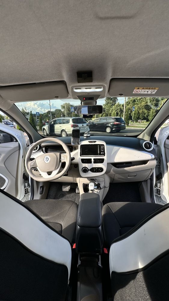 Рено зоя Renault zoe