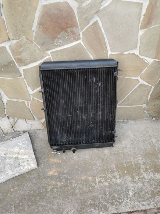 Радиатор москвич 412 2141. Электровентилятор диффузор.
Радиатор новый