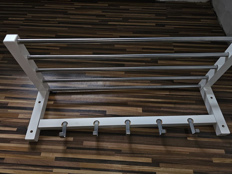 Wieszak z miejscem na czapki Ikea