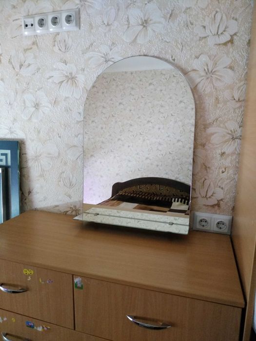 Зеркало 50х70 см . в ванную комнату, спальню, прихожую.