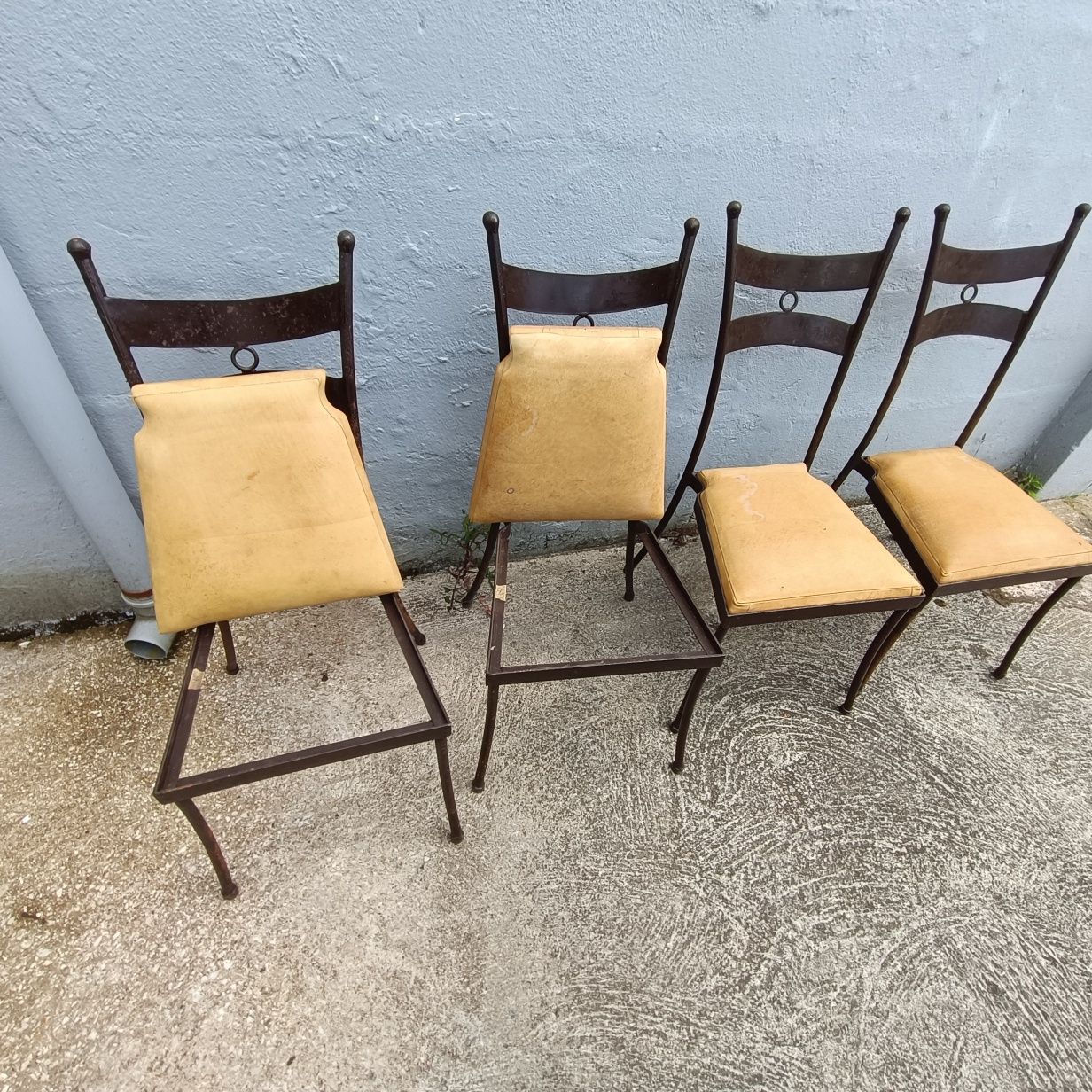 Cadeiras em ferro
