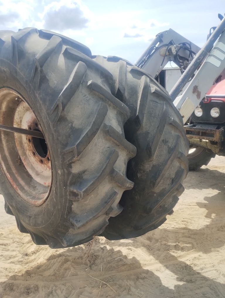 18,4 30r Całe koła z felgami . Ursus 912. I pochodne
