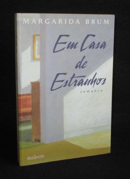 Livro Em Casa de Estranhos Margarida Brum Autografado