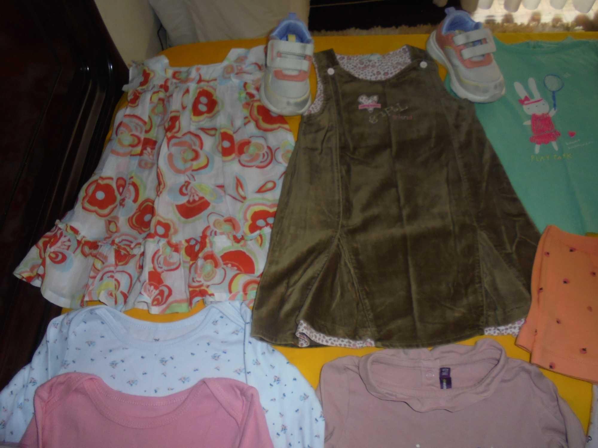 lote de roupa de menina as sapatilhas
