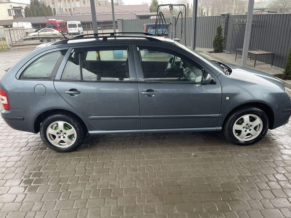 Продам авто шкода фабія 2006 рік мотор 1.4 16 клапанів авто на ходу