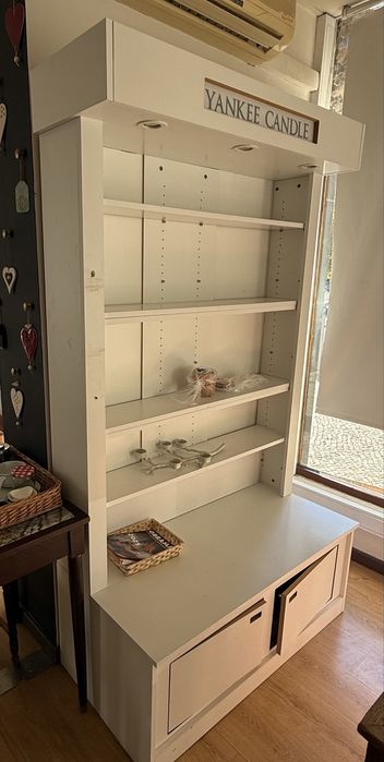 estante de exposição