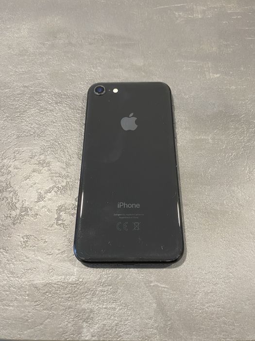 iPhone 8 64GB у відмінному стані