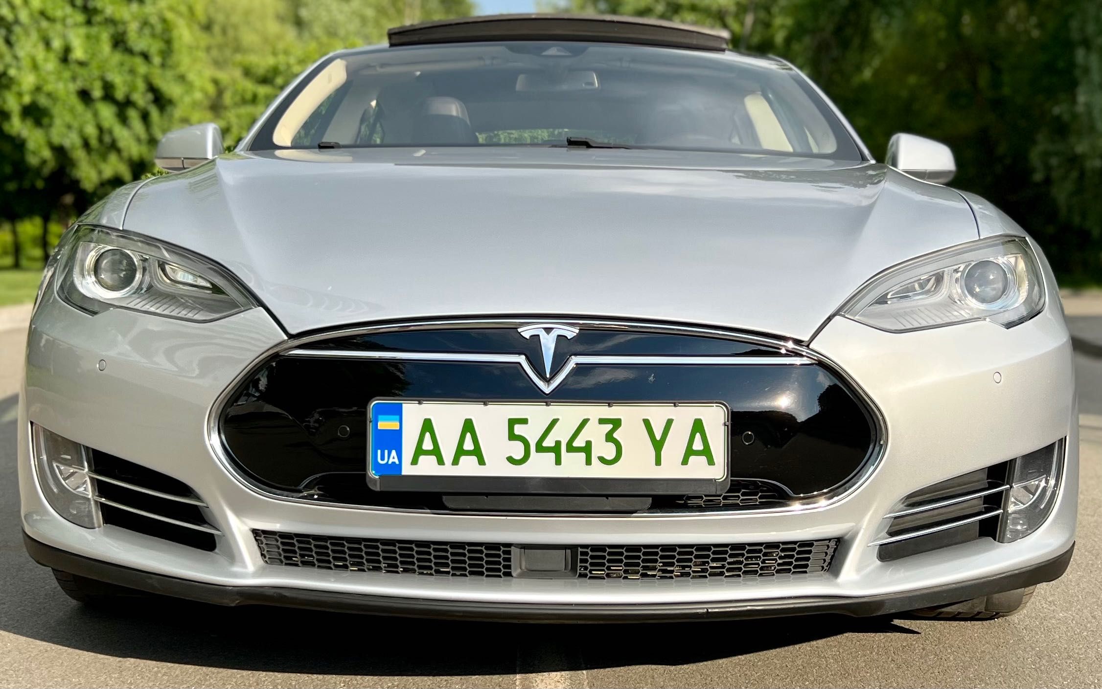 Tesla Model S 85D dual motor 417к.с. AWD