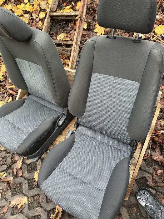 Fotele do samochodu kia picanto 1.1 stan bardzo dobry oddam za darmo