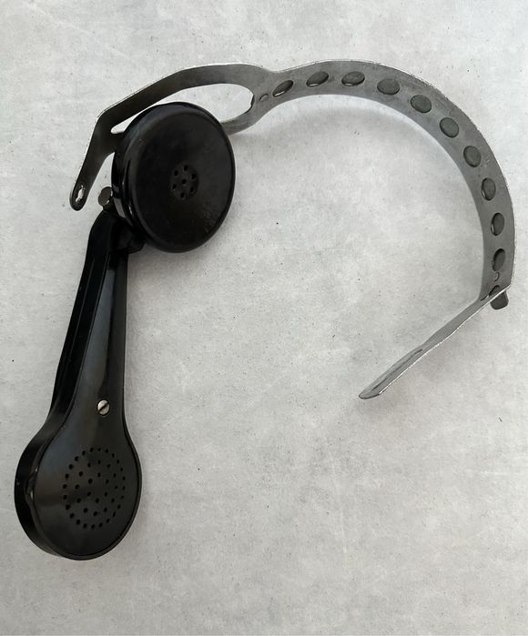 Mikrotelefon nagłowny telefonistki.
