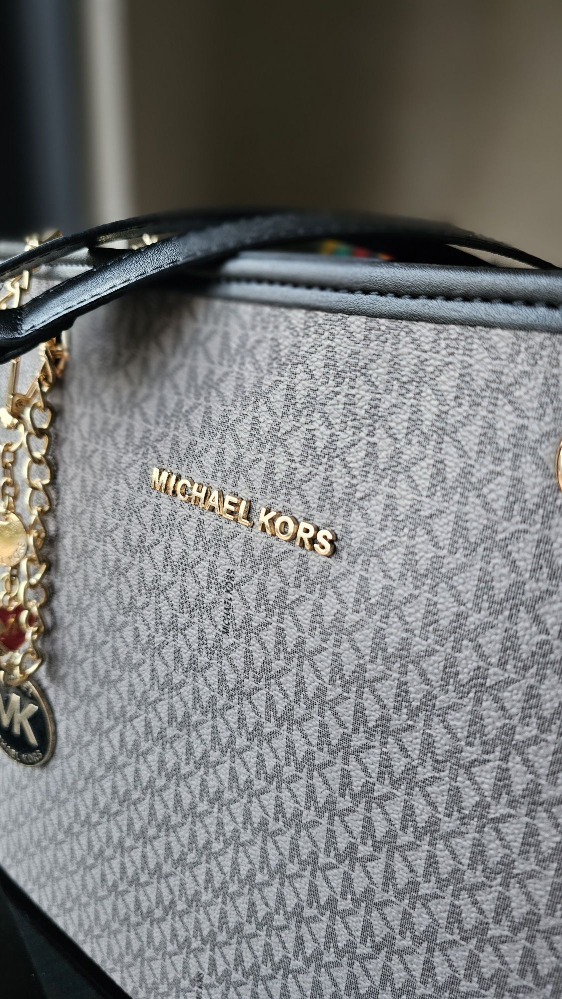 Piękna torebka monogrammichael Kors złote łańcuszki