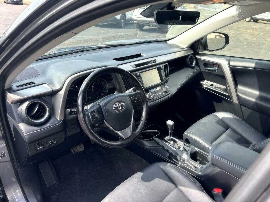 Toyota RAV4 Hybrid Limited      2017