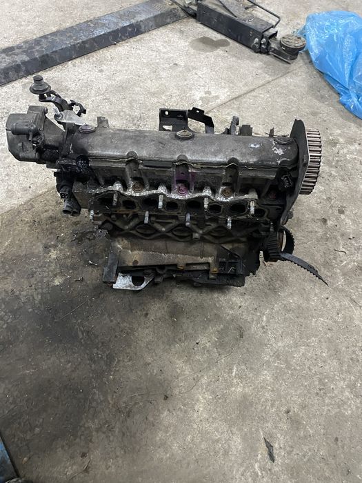 Silnik trafic vivaro 1.9 dci F9K F9Q