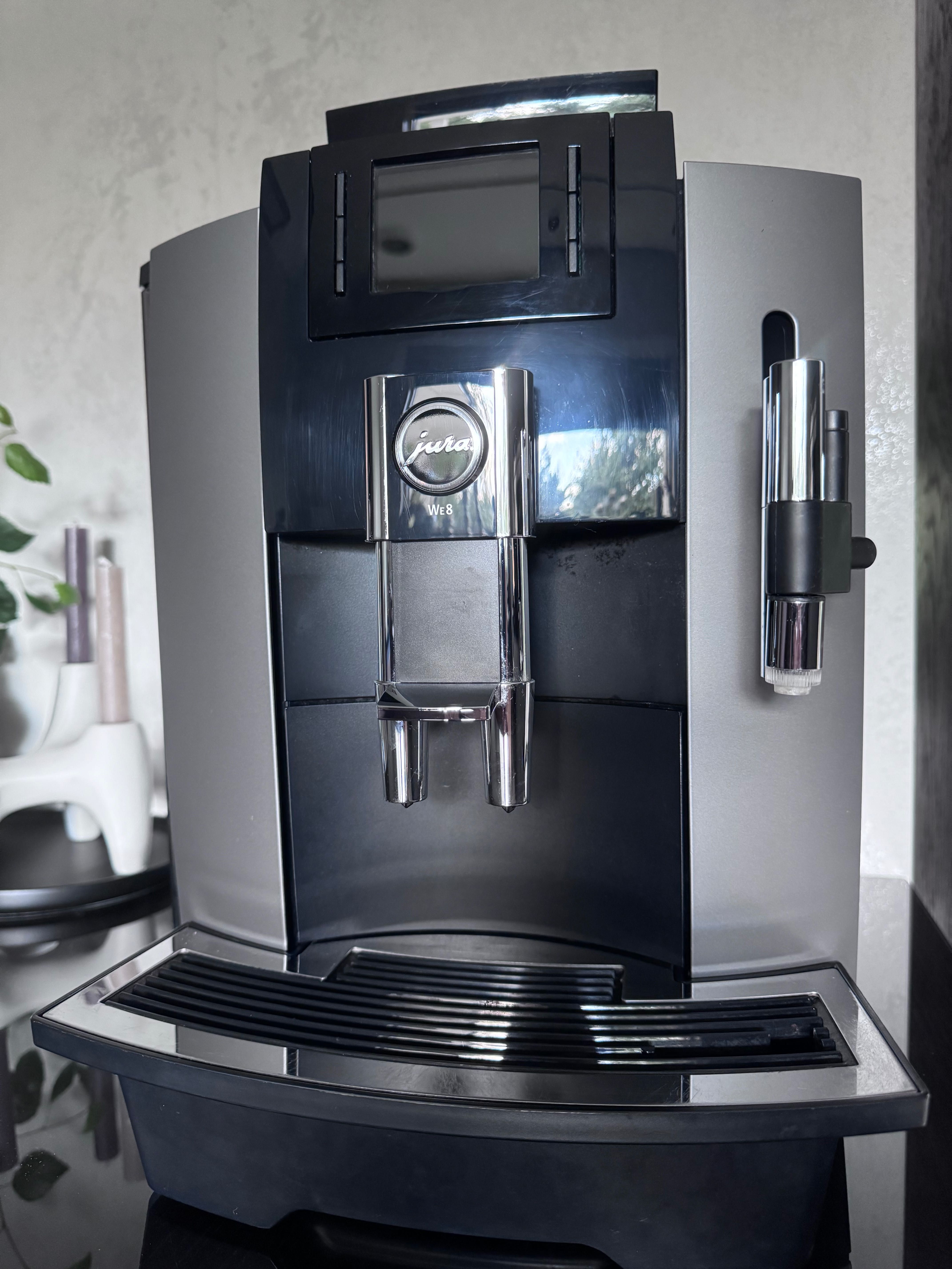 Ekspres automatyczny do kawy JURA WE8 Dark Inox