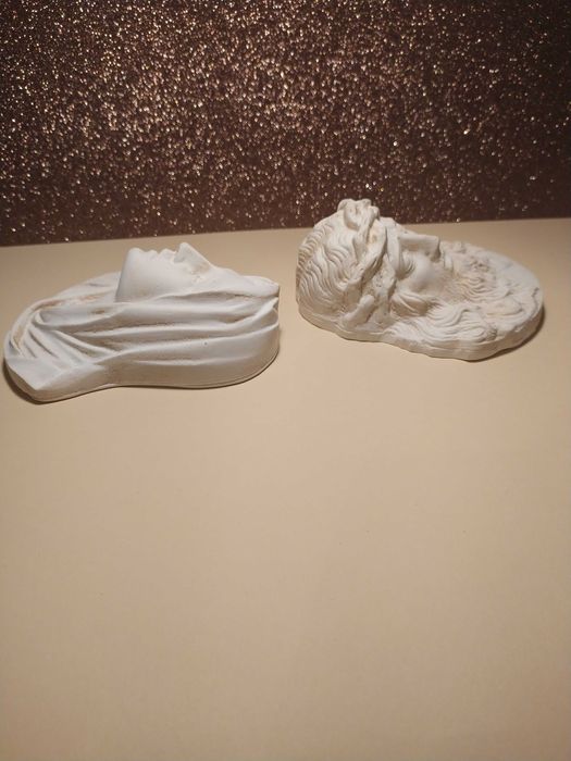 Imagens figurativas de Nossa Senhora e de Jesus Cristo gesso perfumado