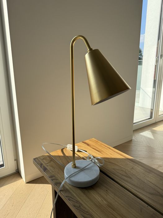 Lampa stołowa z marmurową podstawą Zara Home
