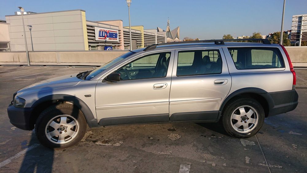 VOLVO XC70 2,5T 210 KM benzyna + gaz MANUAL