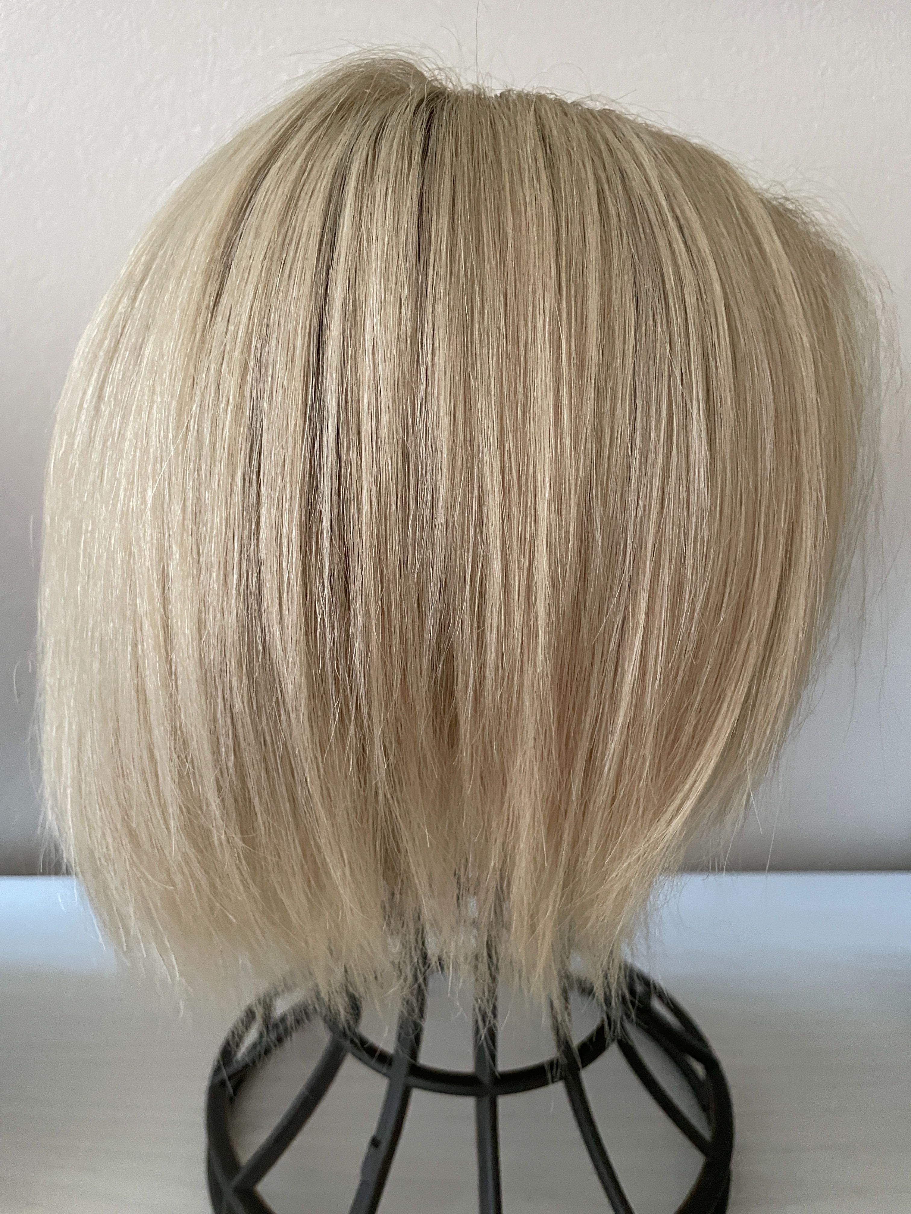 Перука жіноча, блонд, з натурального волосся. Відмінний стан.