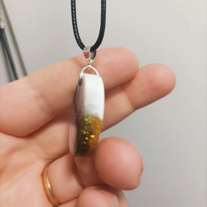 Vários modelos de colares de Epoxy resin