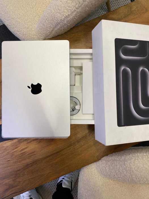 Ноутбук Apple MacBook Pro 14" M3 8/1TB/8CPU/10GPU Silver (MR7K3) 2023