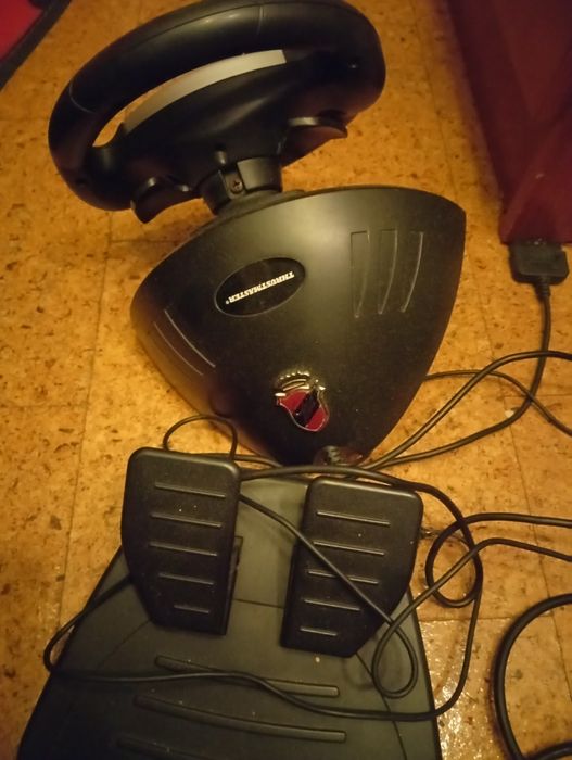 PlayStation 2 *chipada* + jogos e volante/pedais Ferrari