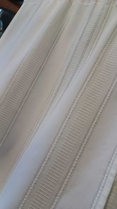 Zasłonki bawełniane krótkie kremowe z ażurowym wzorem 2kpl 75 zł