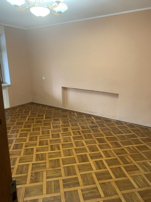 Продам квартиру 3 кімнатну з гаражем