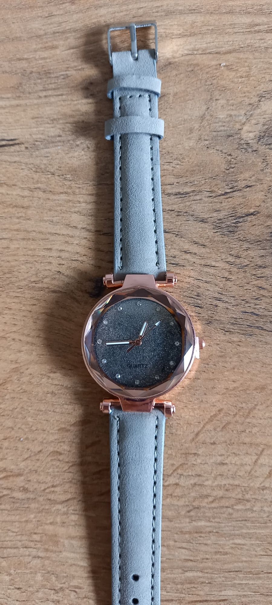 Nowy zegarek quartz szary brokat zamsz